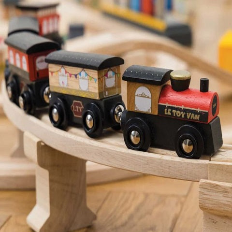 Le Toy Van City Train Set